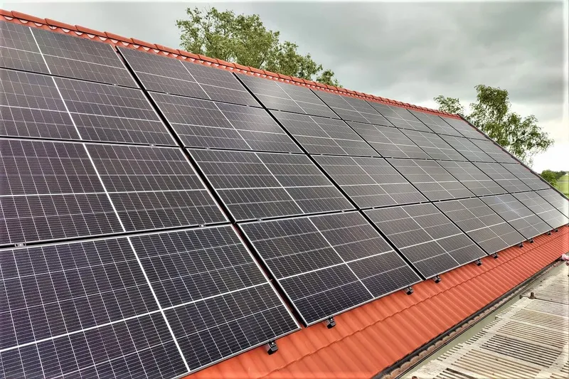 Solcellsanläggning 12,8 kW med 32 solpaneler på tak i söderläge i Everöd