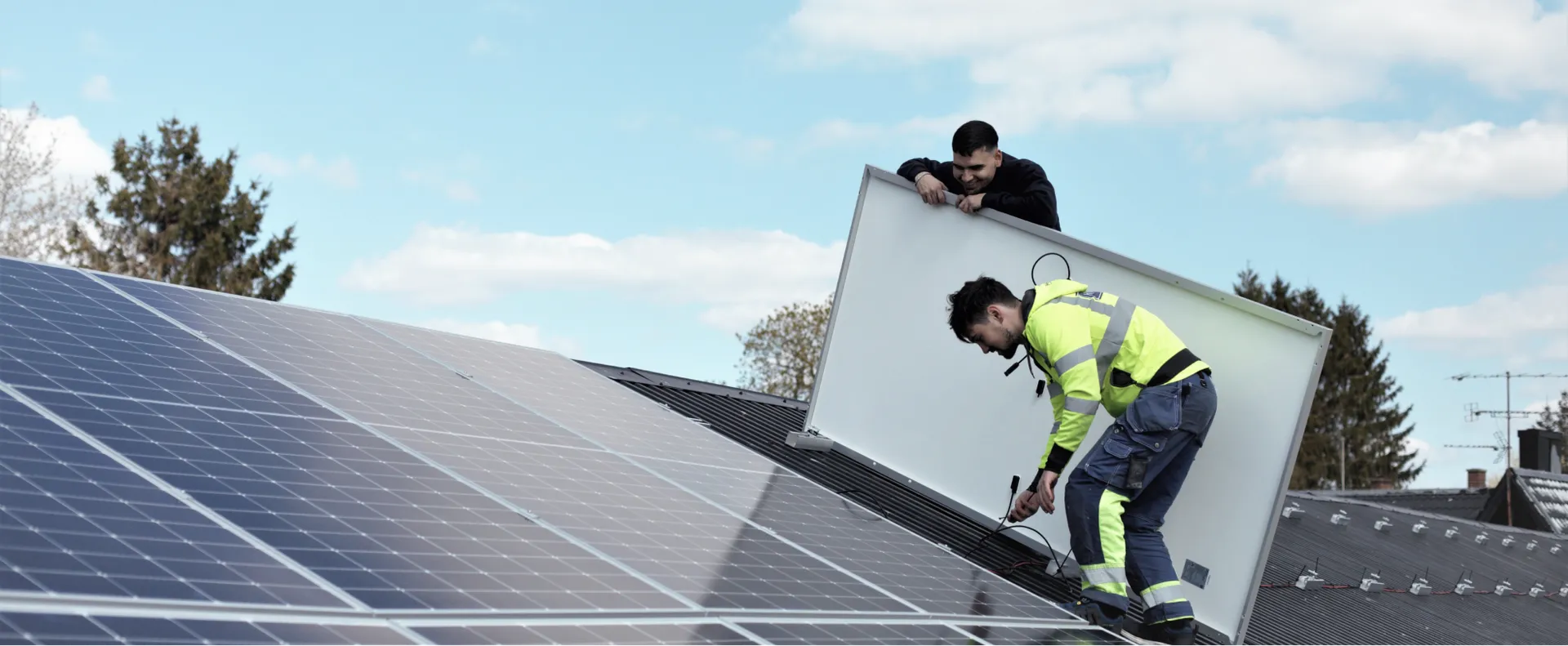 Solceller läggs på tak av Kvarnerup-anställd